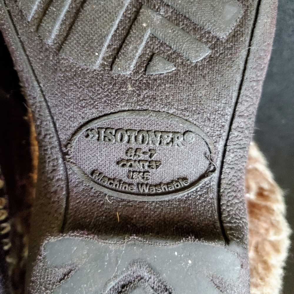 Isotoner Slippers - Picture 4 of 6